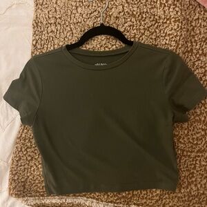 Green baby tee crop